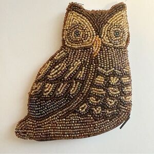 Beaded owl novelty coin zip purse.